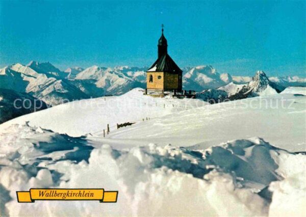 Tegernsee Wallbergkirchlein im Winter mit Zugspit