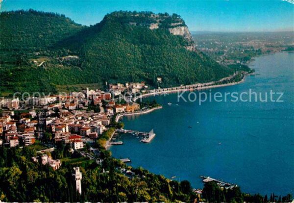 Garda Lago di Garda Fliegeraufnahme mit Lago di Garda