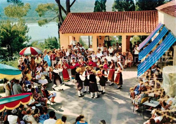 Korfu Corfu Volkstanz Tracht Musikgruppe im Restaur