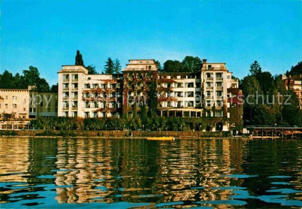 Bled Hotel Toplice Ansicht vom Wasser aus