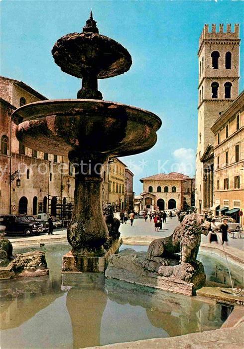 Assisi Umbria Piazza del Comune Fontana Platz Brunnen