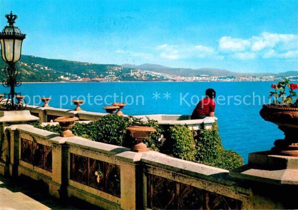 Trieste Parco di Miramare veduta del golfo dall