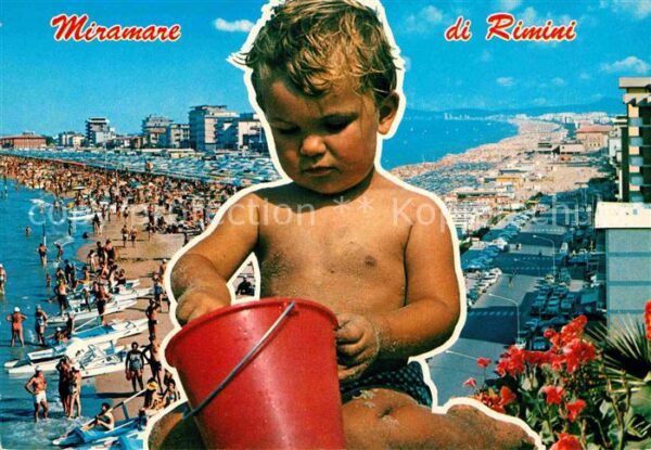 Miramare di Rimini  Panorama Strand Spielendes Kind im Sand