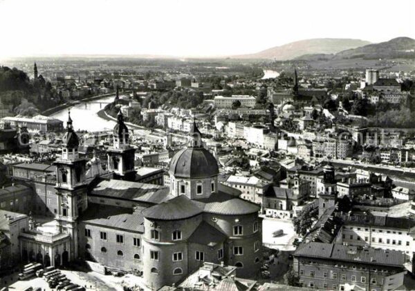 Salzburg Oesterreich Panorama Blick von der Festung Hohensal