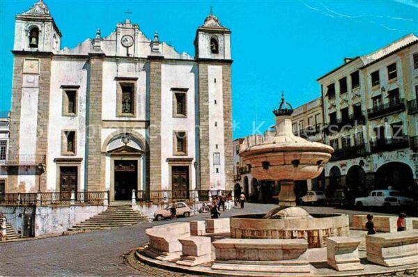 Evora Praca do Geraldo e Igreja de Santo Anta
