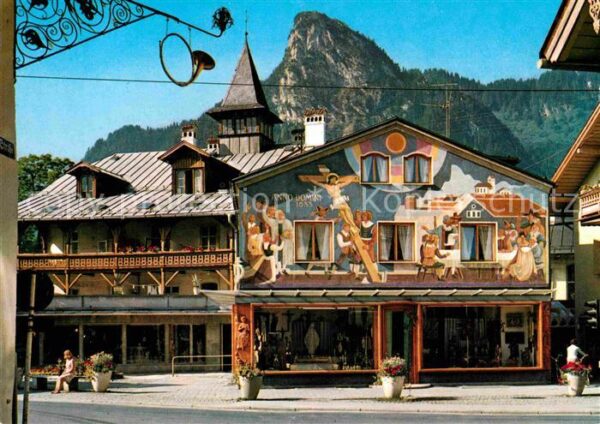 Oberammergau Dorfplatz mit Fresko Das Gelübde Fassad