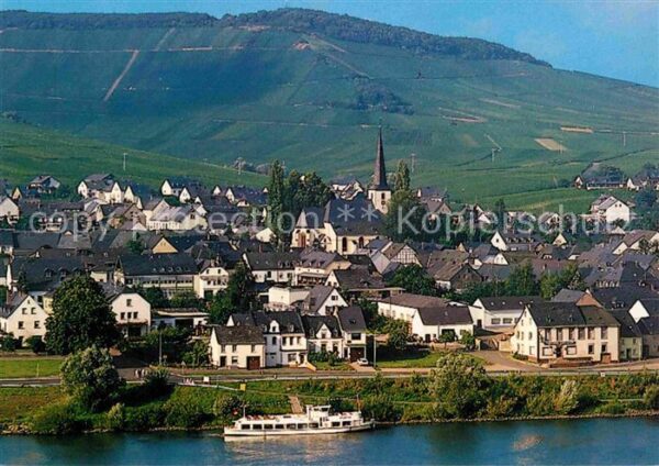 Leiwen Mosel Ortsansicht mit Kirche Weinort Römische