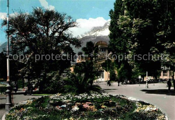 Merano Meran Promenade mit Kurhaus