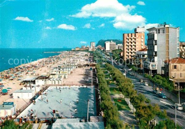 Pesaro Lungomare mit Strand