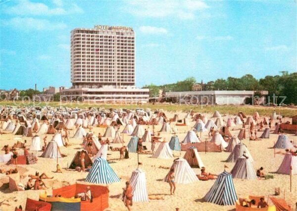 Warnemuende Ostseebad Strand mit Hotel Neptun