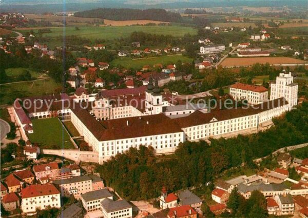 Kremsmuenster Fliegeraufnahme Benediktinerstift
