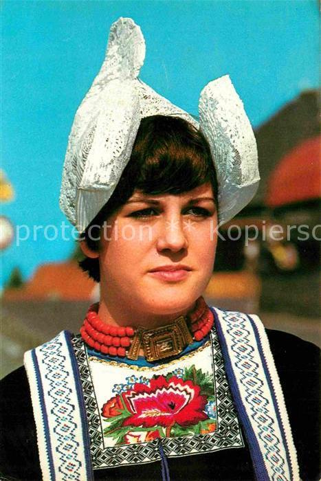Volendam Kleidertracht Junge Frau