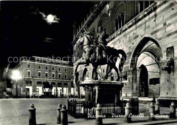 Piacenza Piazza Cavalli notturno Monumento Denkm