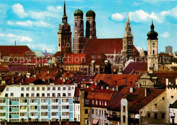 Muenchen Türme der Stadt Frauenkirche