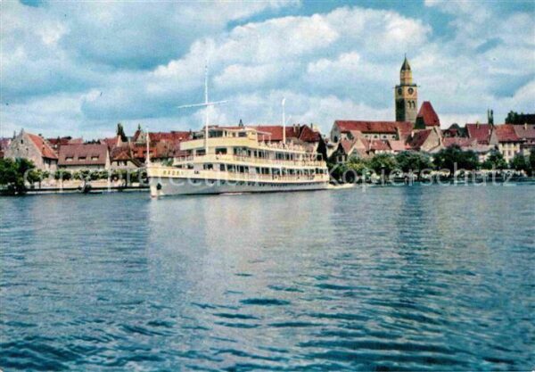 Ueberlingen Bodensee Hafenpartie mit auslaufendem Motorschif