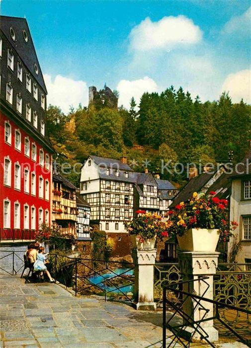 Monschau Rotes Haus Altstadt mit Blick zur Burgr