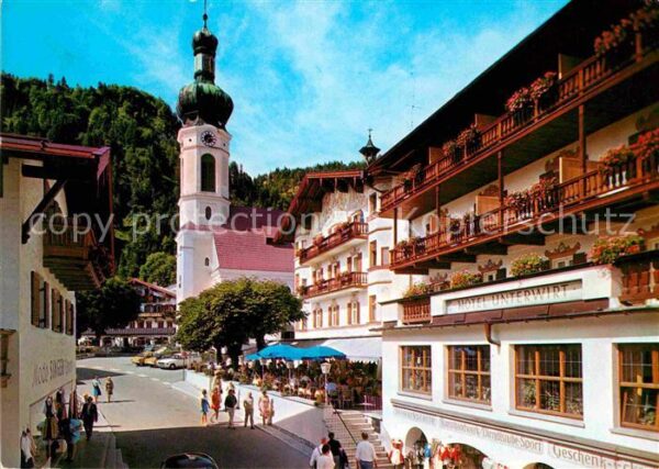 Reit Winkl Dorfstrasse mit Hotel Unterwirt Kirche