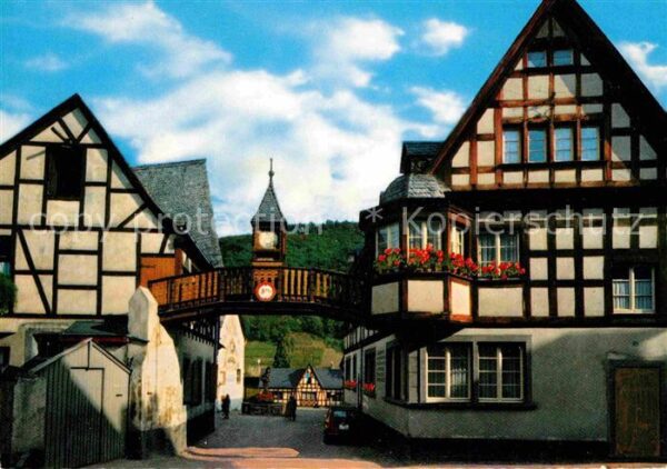 Winningen Mosel Innenstadt am Weinhexenbrunnen Fachwerk