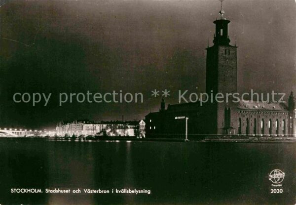 Stockholm Stadshuset och Västerbron i kvällsbelys