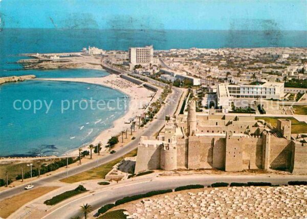 Monastir Le Ribat et Boulevard front de mer vue