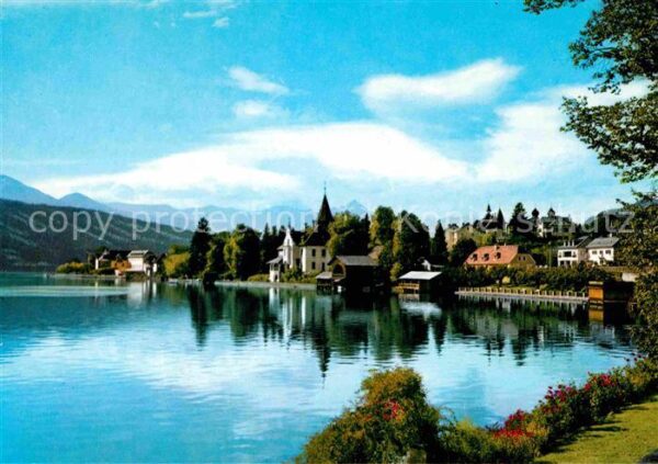 Millstatt Millstaettersee Uferpartie am See Alpenblick