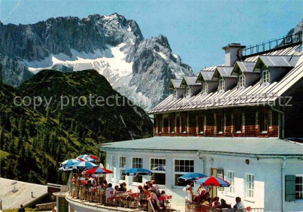 Garmisch-Partenkirchen Ausflugsziel Kreuzeckhaus gegen Höllent