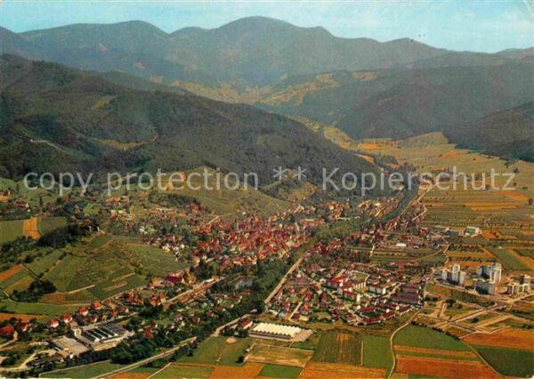 Staufen Breisgau mit Blick zum Schwarzwald Fliegeraufnah