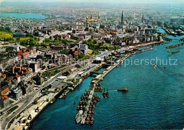 Hamburg Hafen und Stadt Fliegeraufnahme