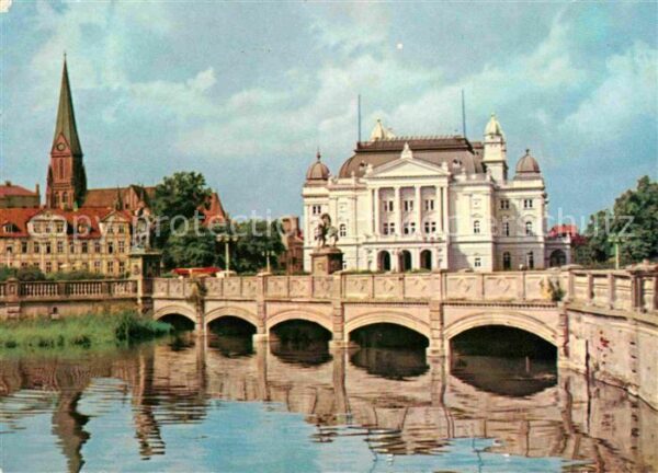Schwerin Mecklenburg Staatstheater und Dom Brücke