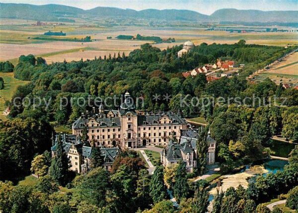 Bueckeburg Schloss mit Mausoleum und Wesergebirge