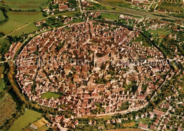 Noerdlingen Stadt des Mittelalters an der Romantisc