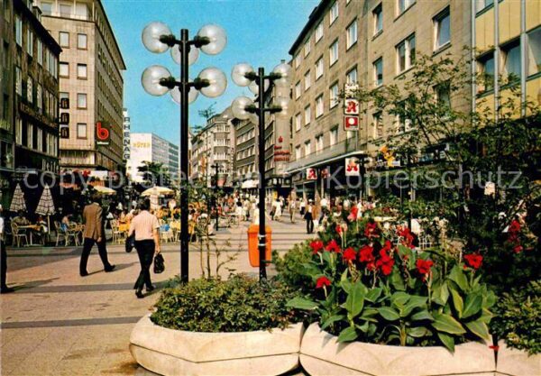 Muelheim Ruhr Centrum mit Punkt-Apotheke und Schloßst
