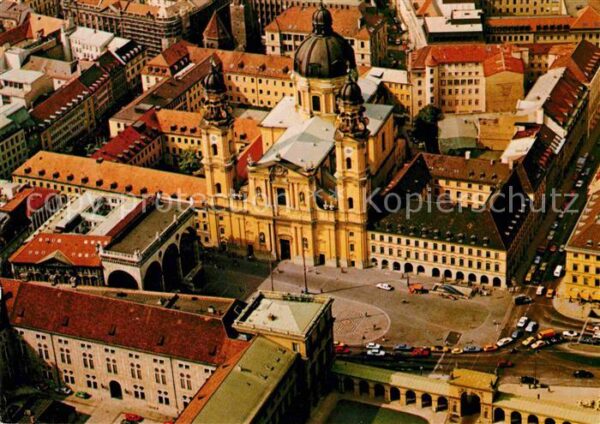 Muenchen Theatinerkirche Fliegeraufnahme