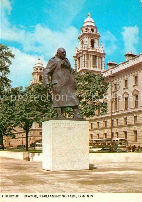London Churchil Statue Parliament Square