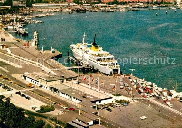 Travemuende Ostseebad Hafen Dampfer Fliegeraufnahme