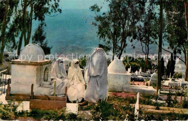 Scenes et Types Nr. 8.378 Mauresques au Cimetiere Afrique d