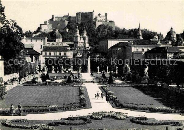 Salzburg Oesterreich Mozartstadt Mirabellengarten mit Festun