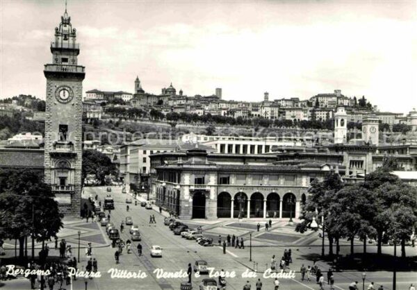 Bergamo Piazza Vittorio Veneto e Torre dei Cadu