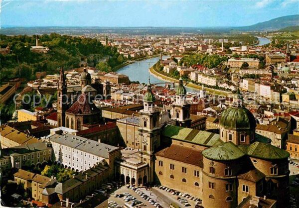 Salzburg Oesterreich Festspielstadt Blick von der Burg