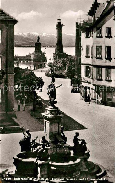 Lindau Bodensee Reichsplatz mit Lindavia Brunnen und Ha