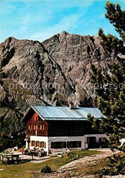 Wimbachgriess Huette mit Hochkalter Massiv Berchtesgadener A