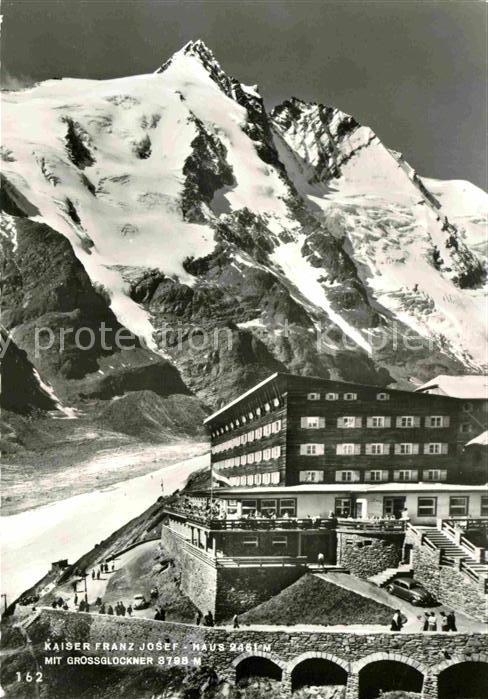 Heiligenblut Kaernten Kaiser Franz Josef Haus mit Grossglockn