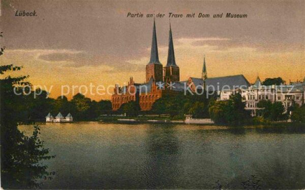 Luebeck Partie an der Trave mit Dom und Museum