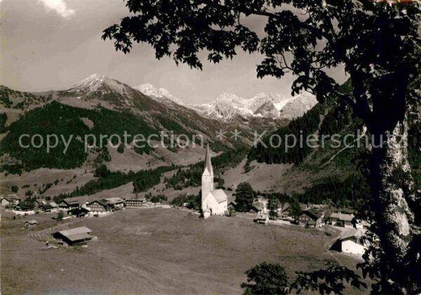 Mittelberg Kleinwalsertal mit Schafalpenköpfe und Hammerspitze Al