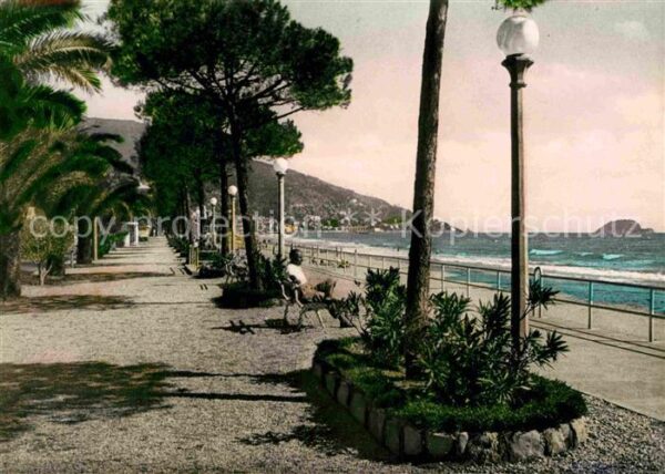 ALASSIO Savona Liguria IT Passeggiata lungo la Via Leonardo da Vi