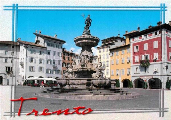 Trento Piazza Duomo con fontana del Nettuno