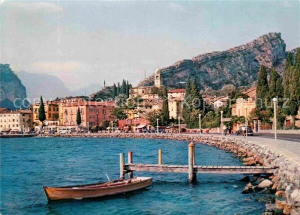 Torbole Lago di Garda Uferstrasse am Gardasee Bootsanleger