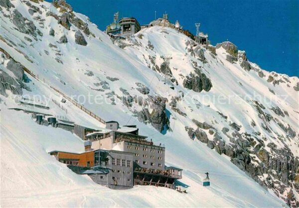 Zugspitze mit Hotel Schneefernerhaus Gletscherbah