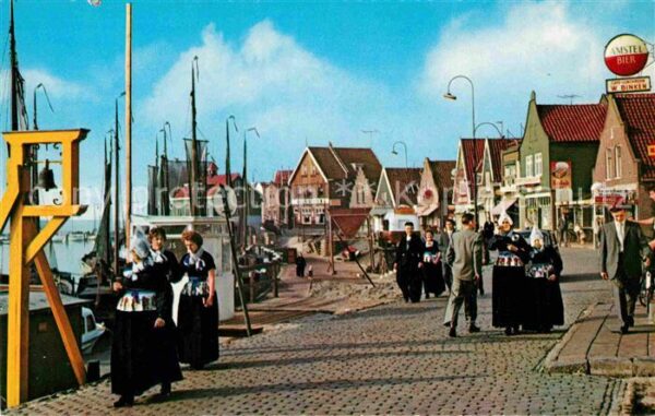 Volendam Hafenpromenade Trachten