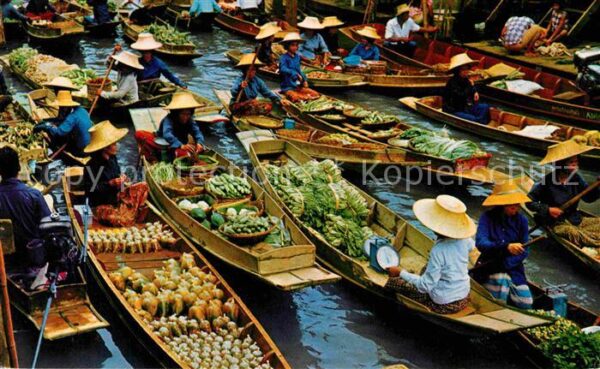 Rajchaburi Floating Market at Damnernsaduok